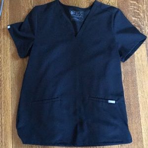 Black figs scrub top